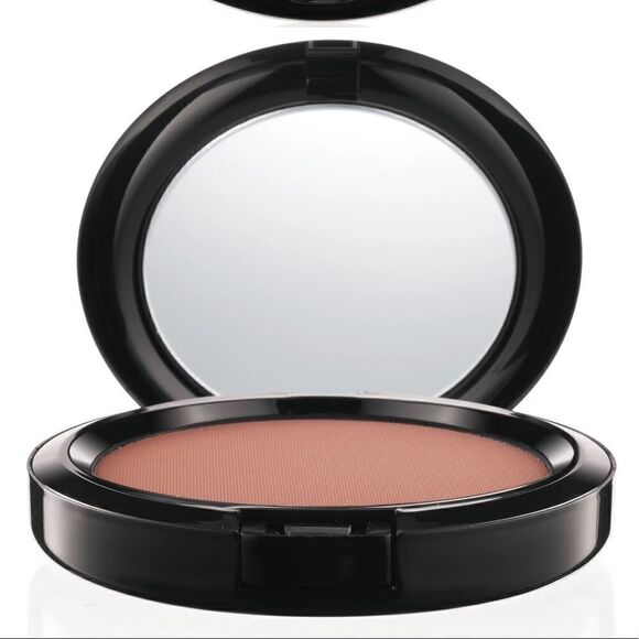 🥳HP🥳 NIB MAC Venomous Villains Cruella Beauty Powder in “Her Own Devices” - Picture 2 of 5